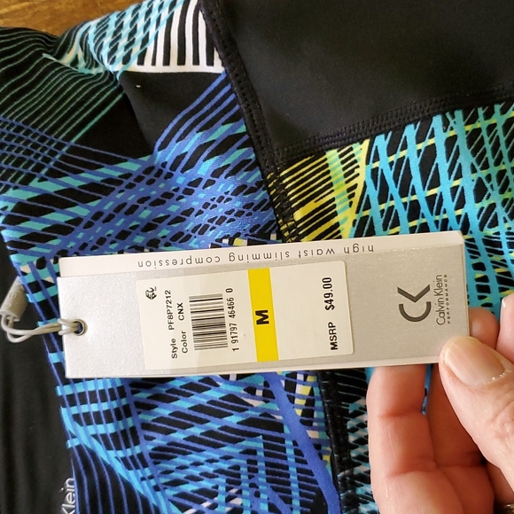 Medium Calvin Klein Performance Athletic Capris - Picture 9 of 10